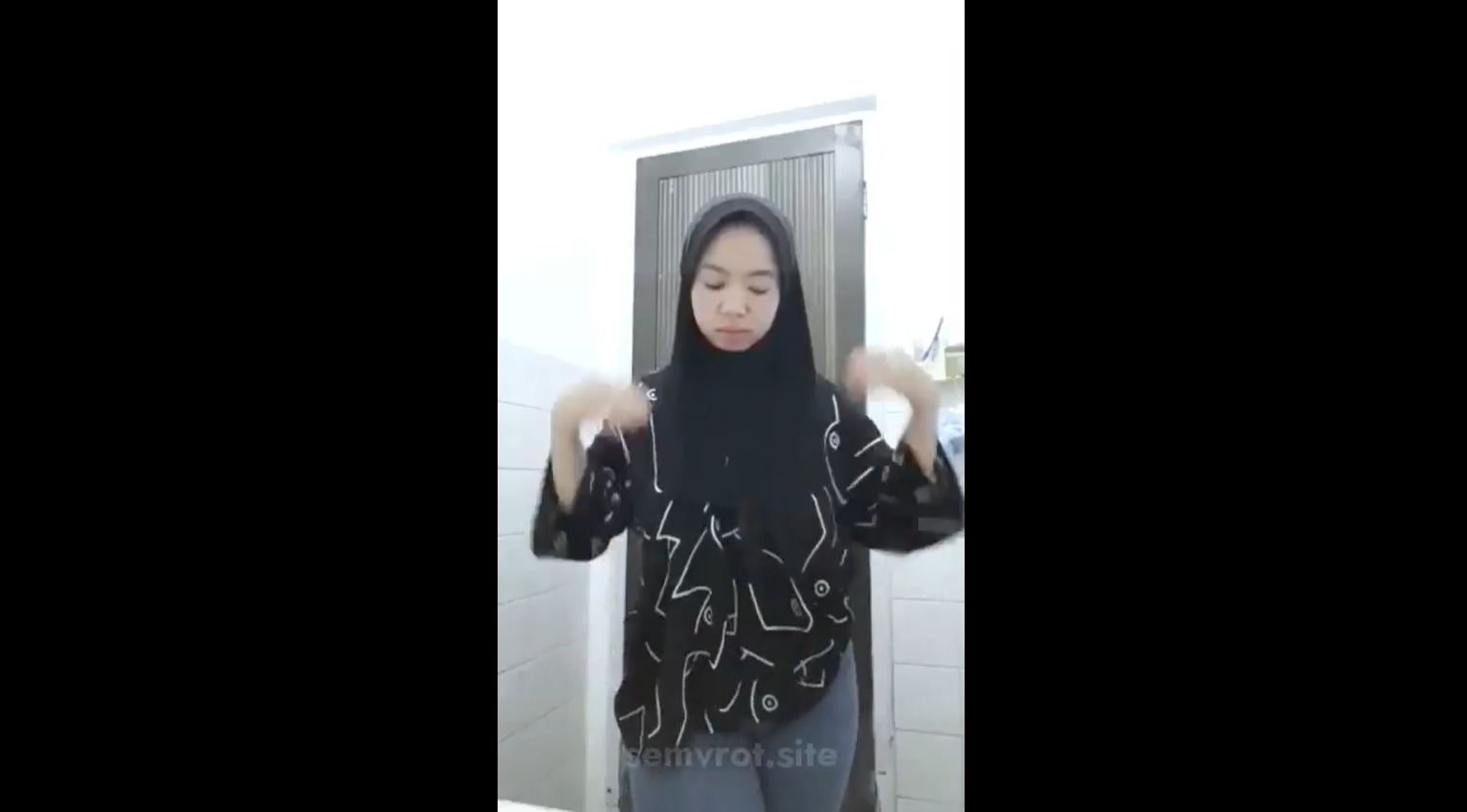 Hijab ABG Viral Setelah Video Syur Dengan Pacar Barunya Tersebar Di Media Sosial