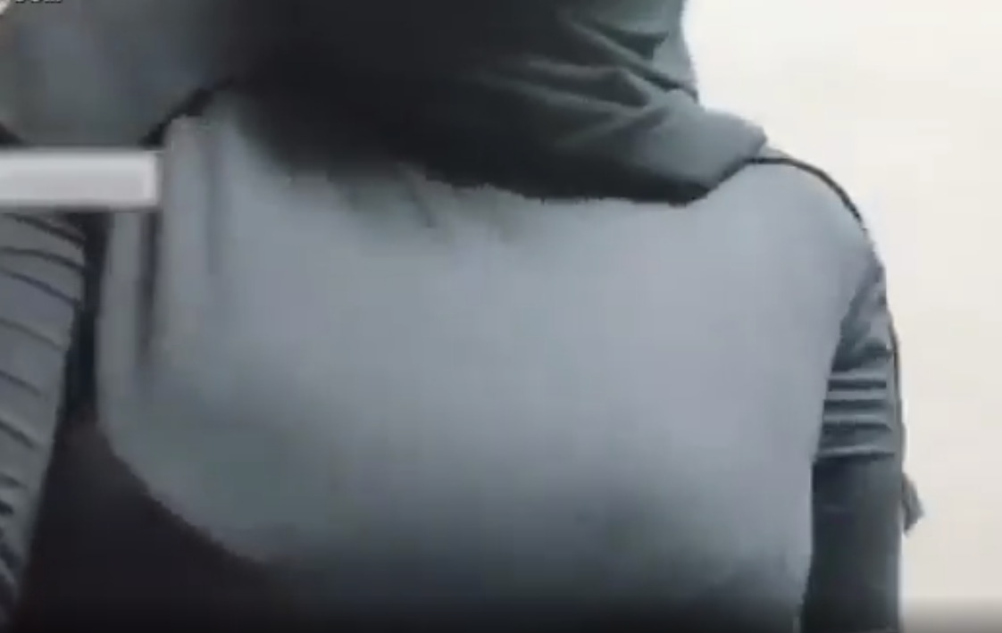 Hijab Inio Viral Karena Terlihat Banget Ada Yang Menonjol Tapi Bukan Bakat